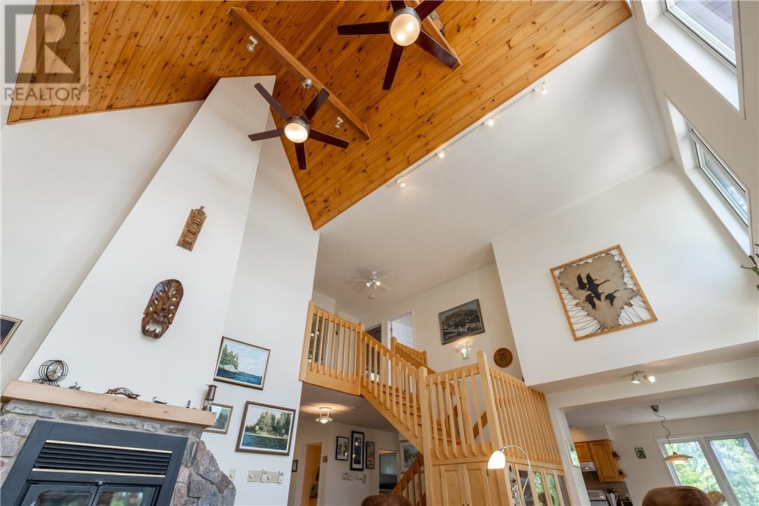 Listing 2110898 - Large Photo # 14