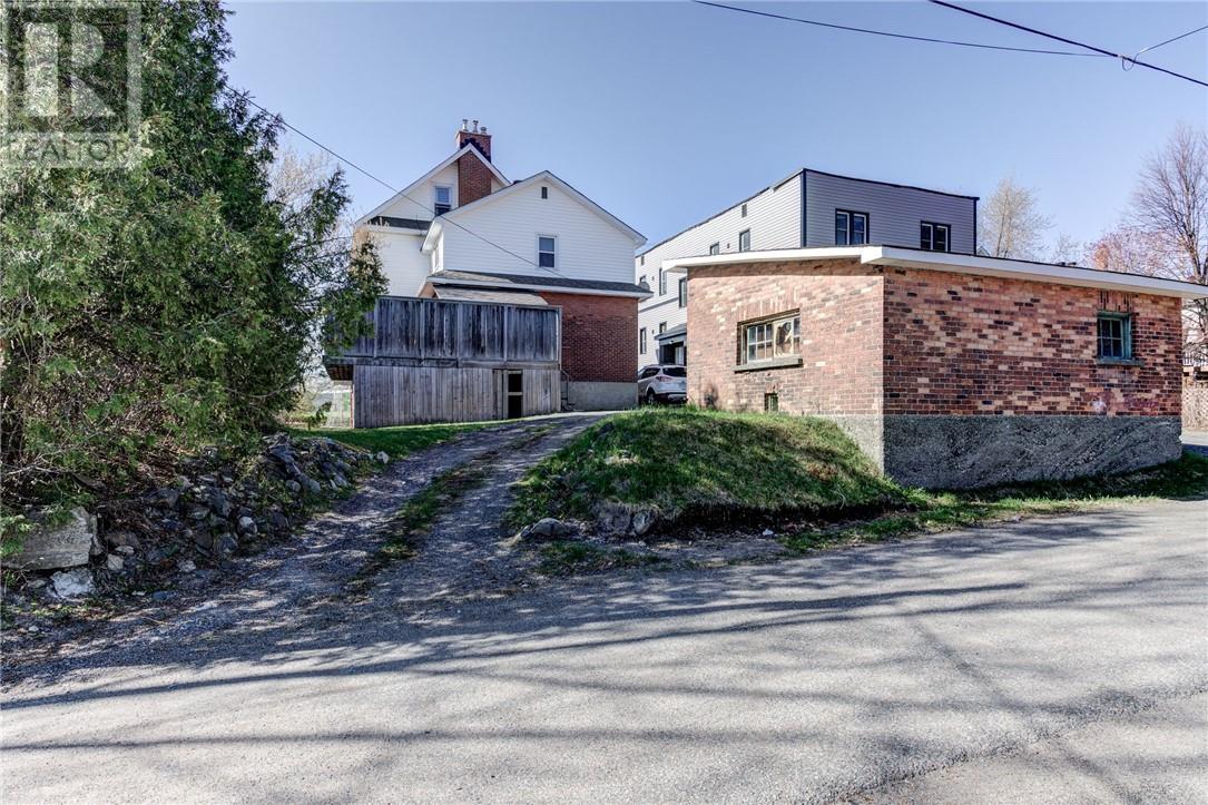 Listing 2111005 - Large Photo # 35