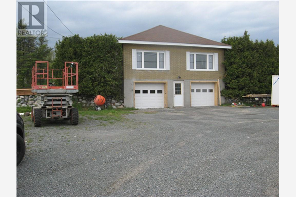 2081 Hwy 17 East, Markstay-Warren