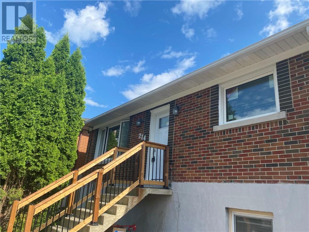 214 Dunvegan Court