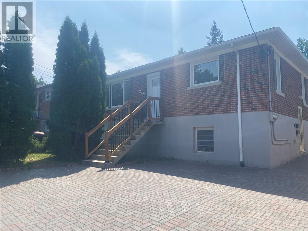 214 Dunvegan Court