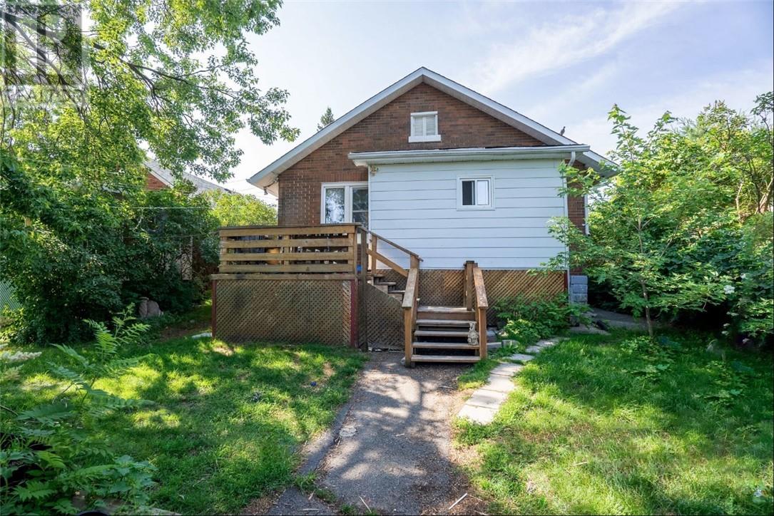 206 Oak Street