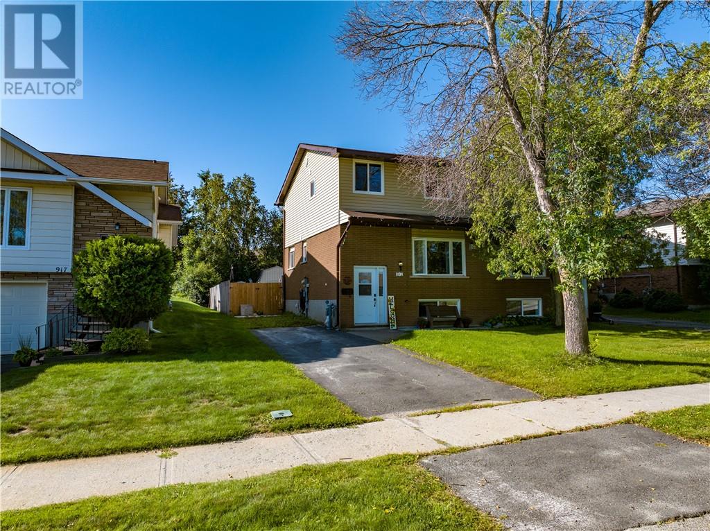 911 Woodbine Avenue