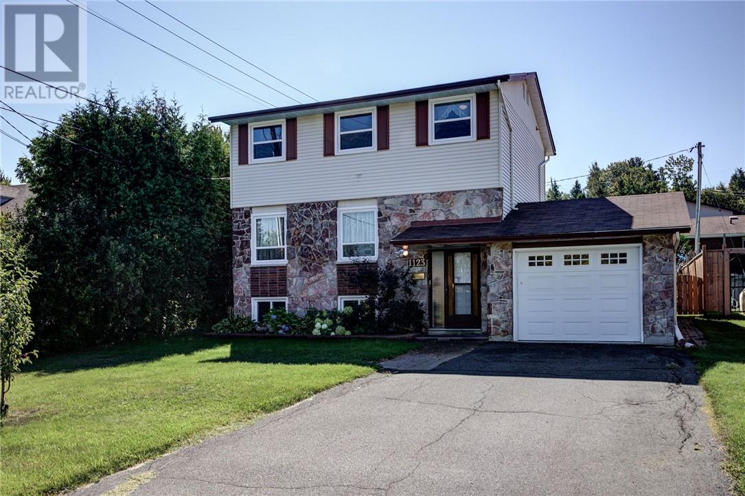 1123 Woodbine Avenue