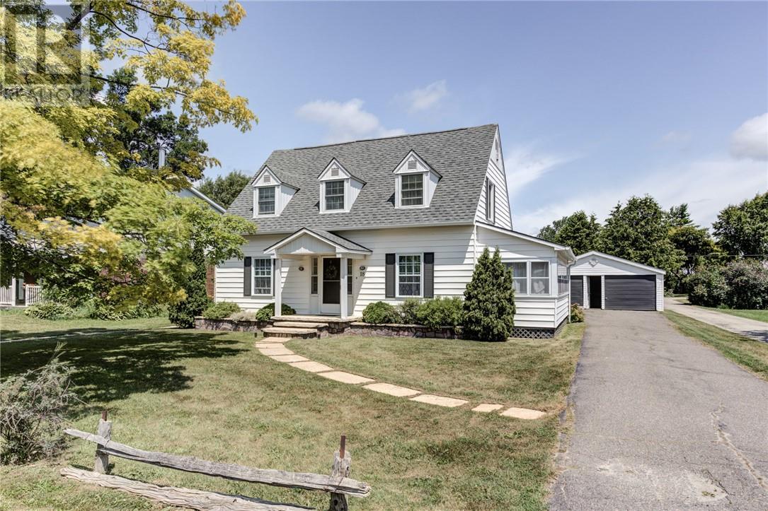 Listing 2113315 - Large Photo # 2