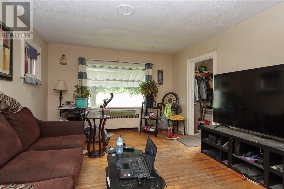 Listing 2113321 - Large Photo # 3