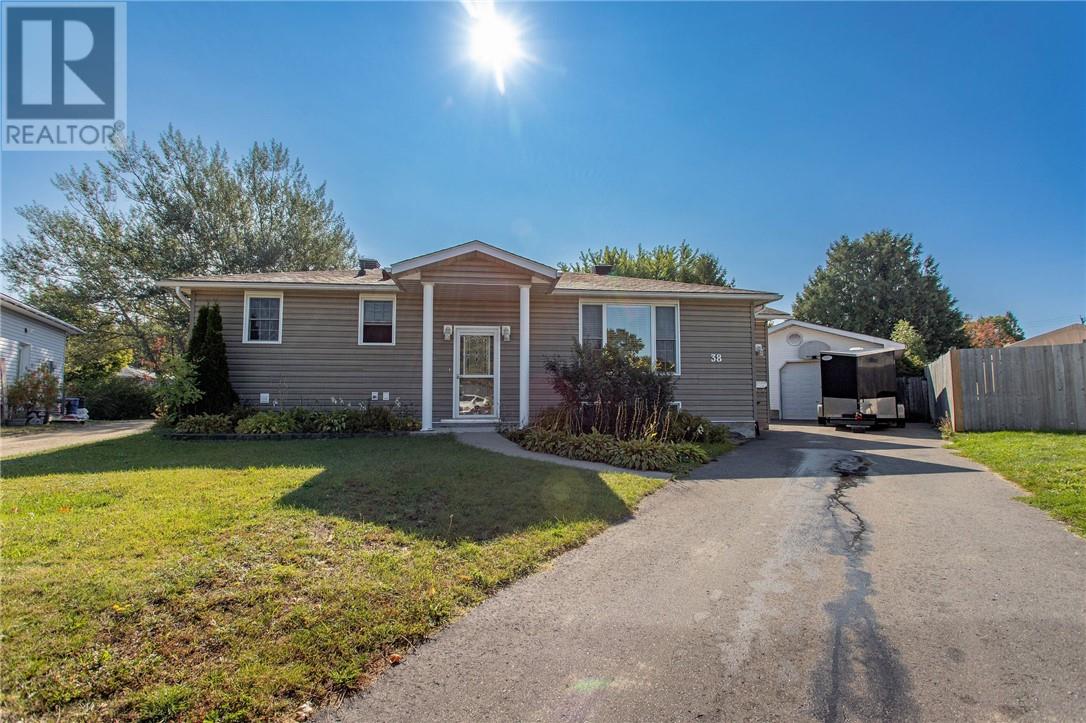 Listing 2113362 - Large Photo # 1