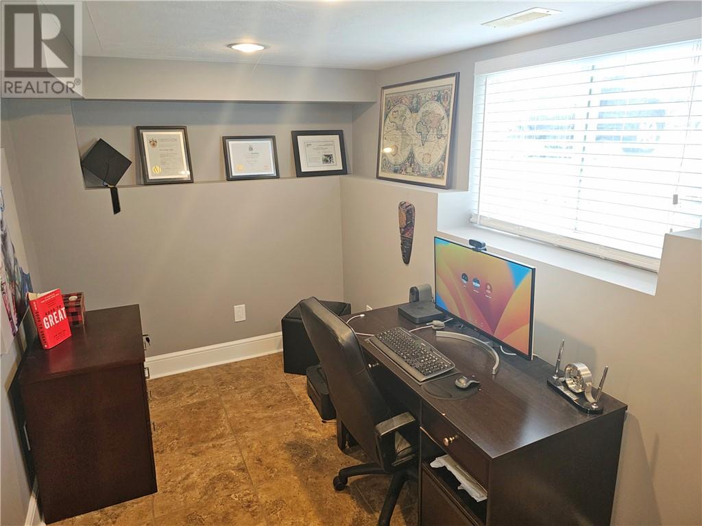 Listing 2113398 - Large Photo # 16