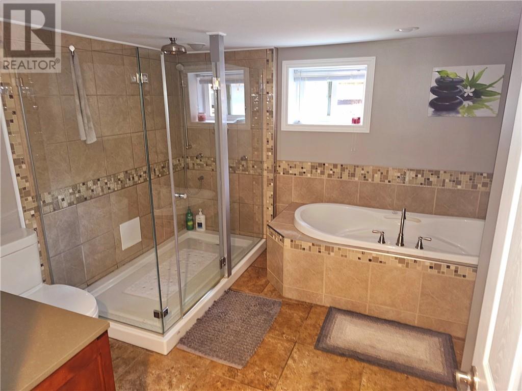 Listing 2113398 - Large Photo # 15