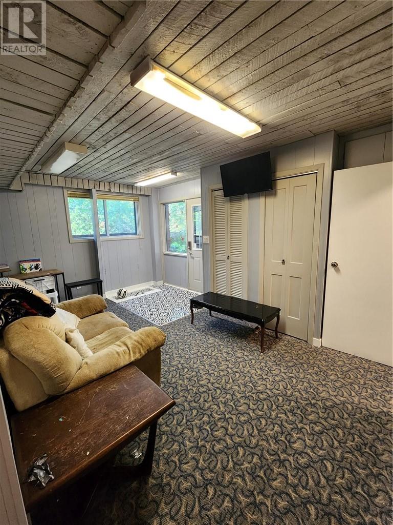32 Collins Drive