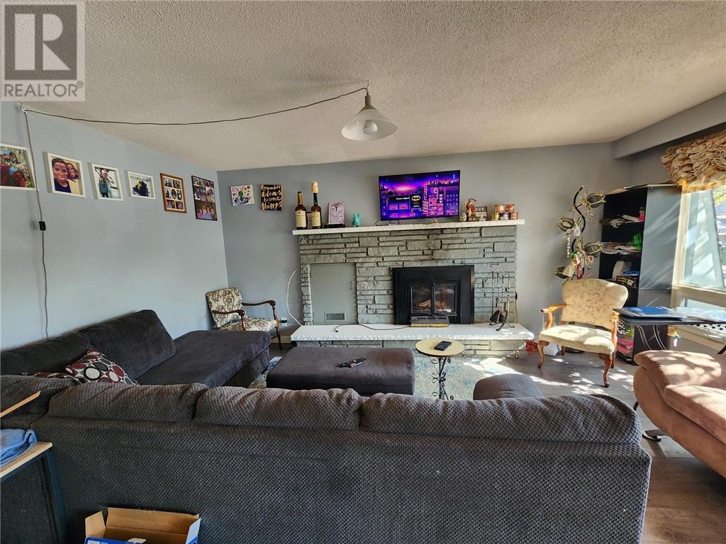 32 Collins Drive