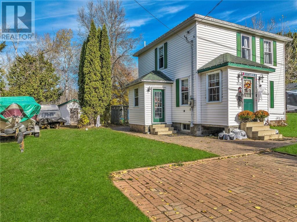 212 Fraser Crescent
