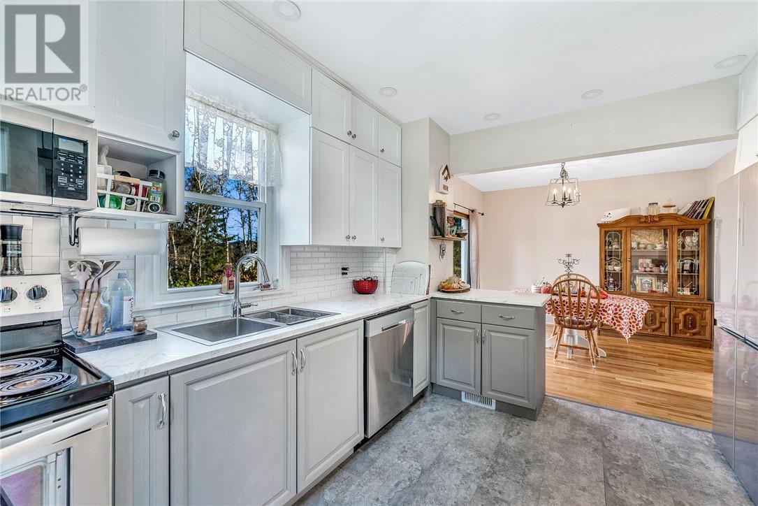 212 Fraser Crescent