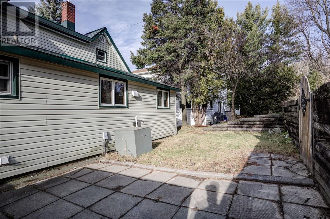 13 Oliver Street