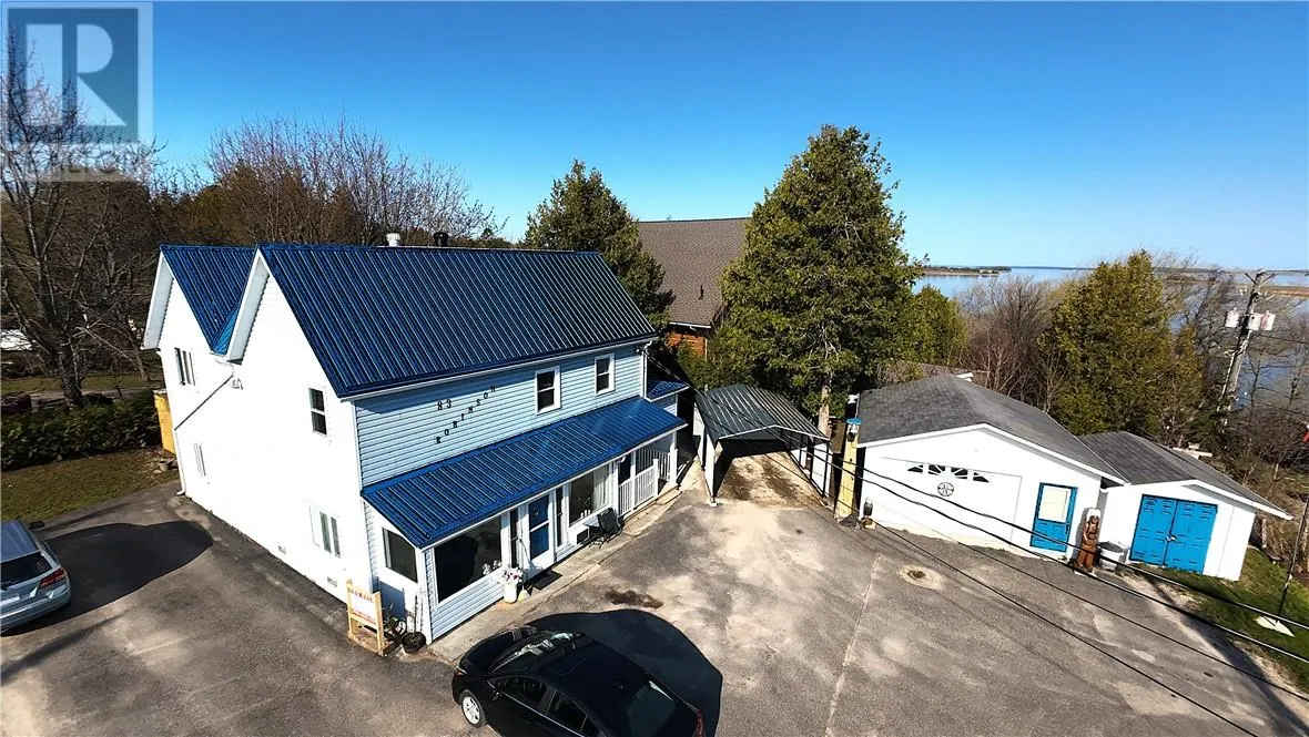 83 Robinson Street W