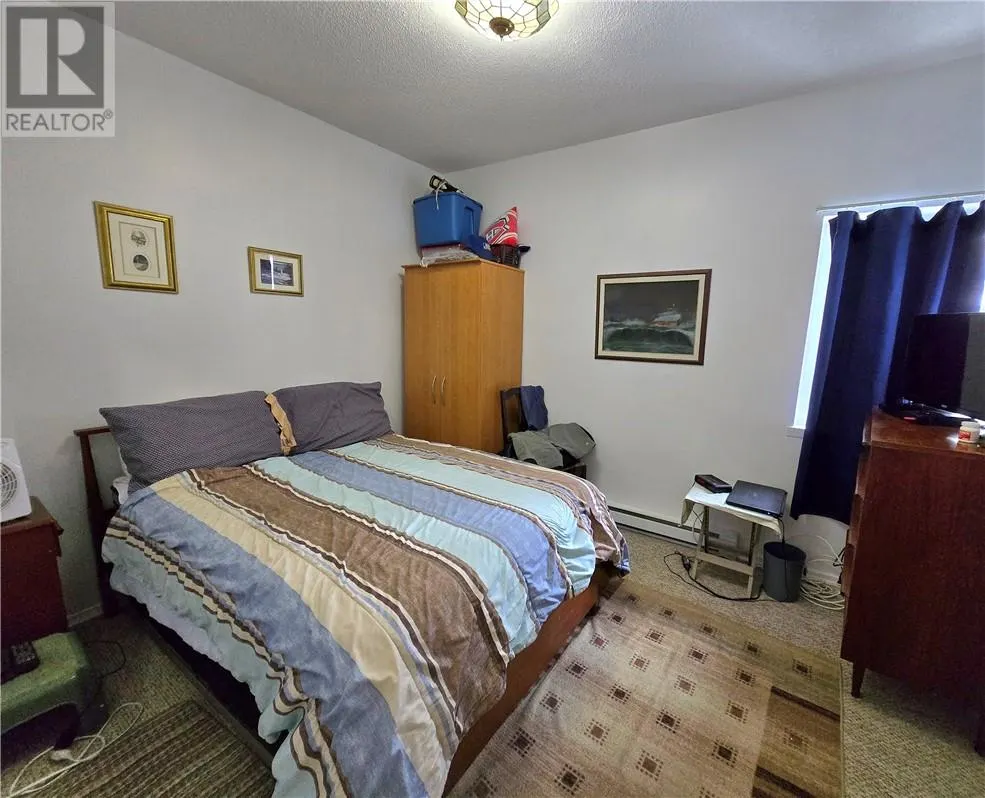 83 Robinson Street W