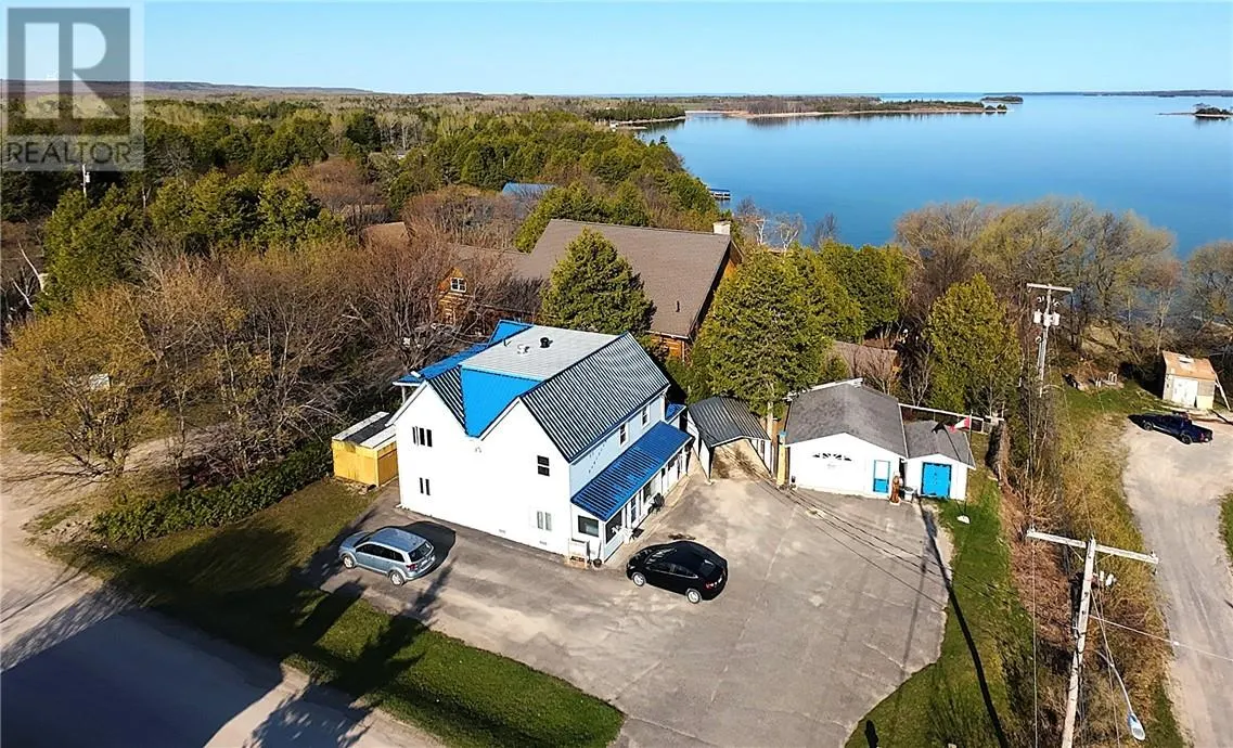 83 Robinson Street W