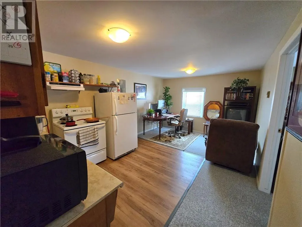 83 Robinson Street W