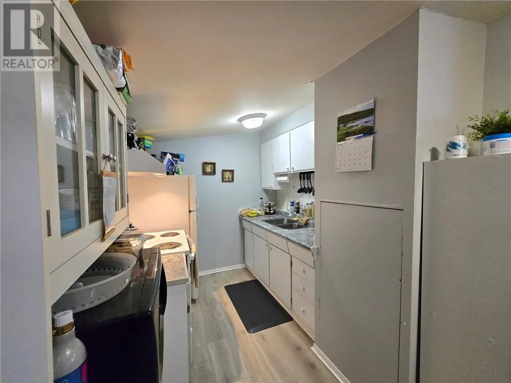 83 Robinson Street W