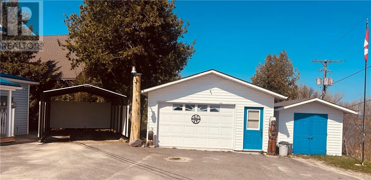 83 Robinson Street W