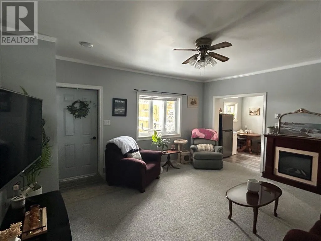 83 Robinson Street W