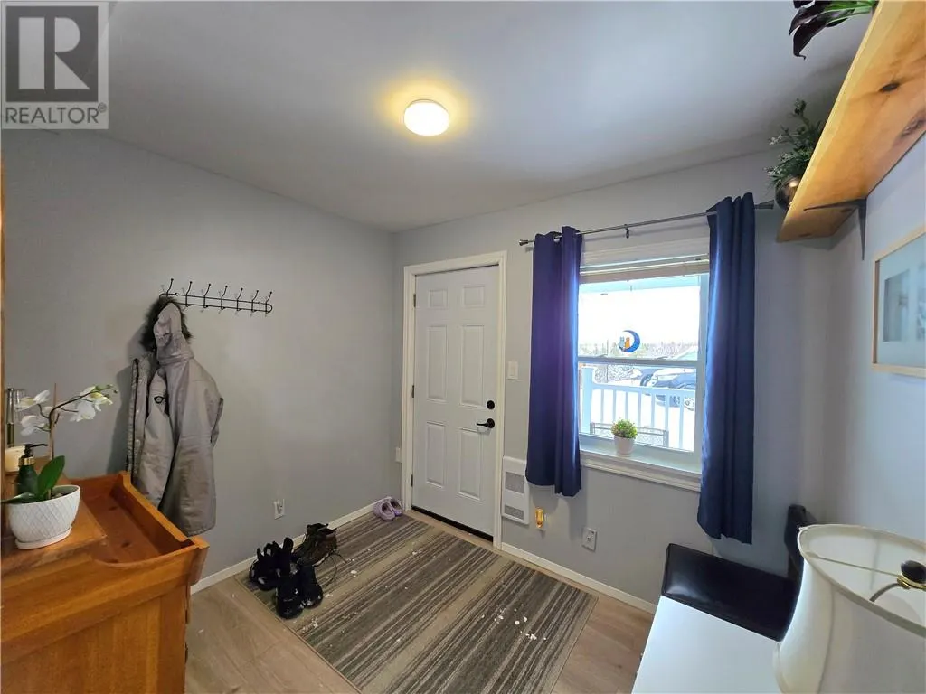 83 Robinson Street W