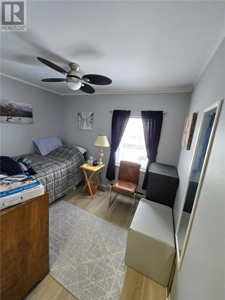 83 Robinson Street W