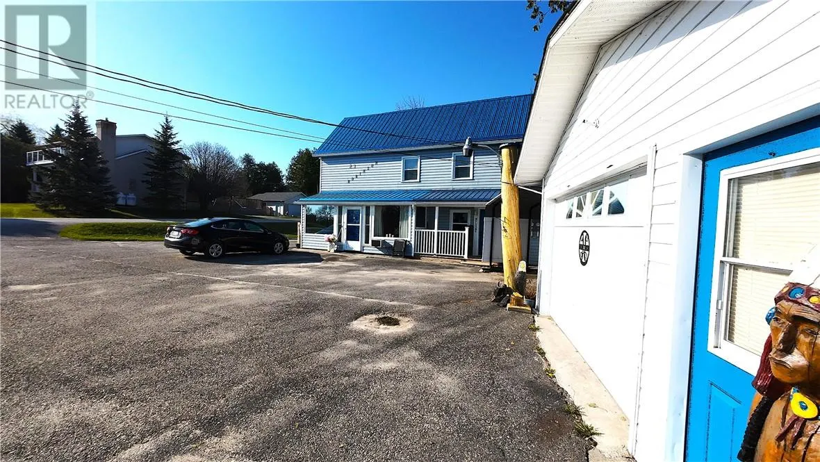 83 Robinson Street W