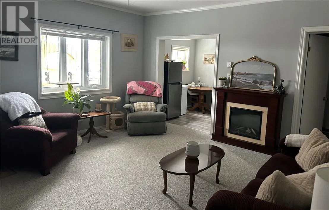 83 Robinson Street W