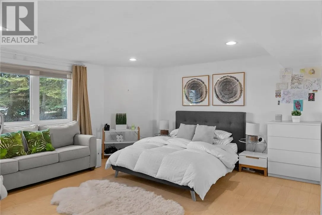 500 Lakepoint Court