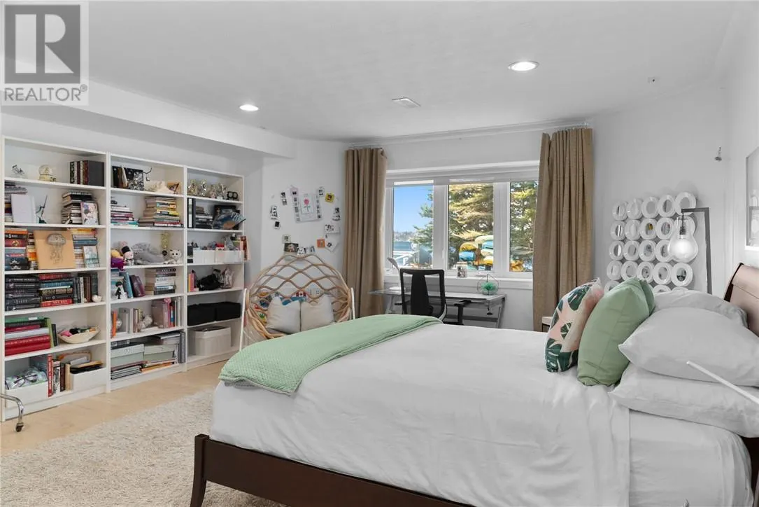 500 Lakepoint Court