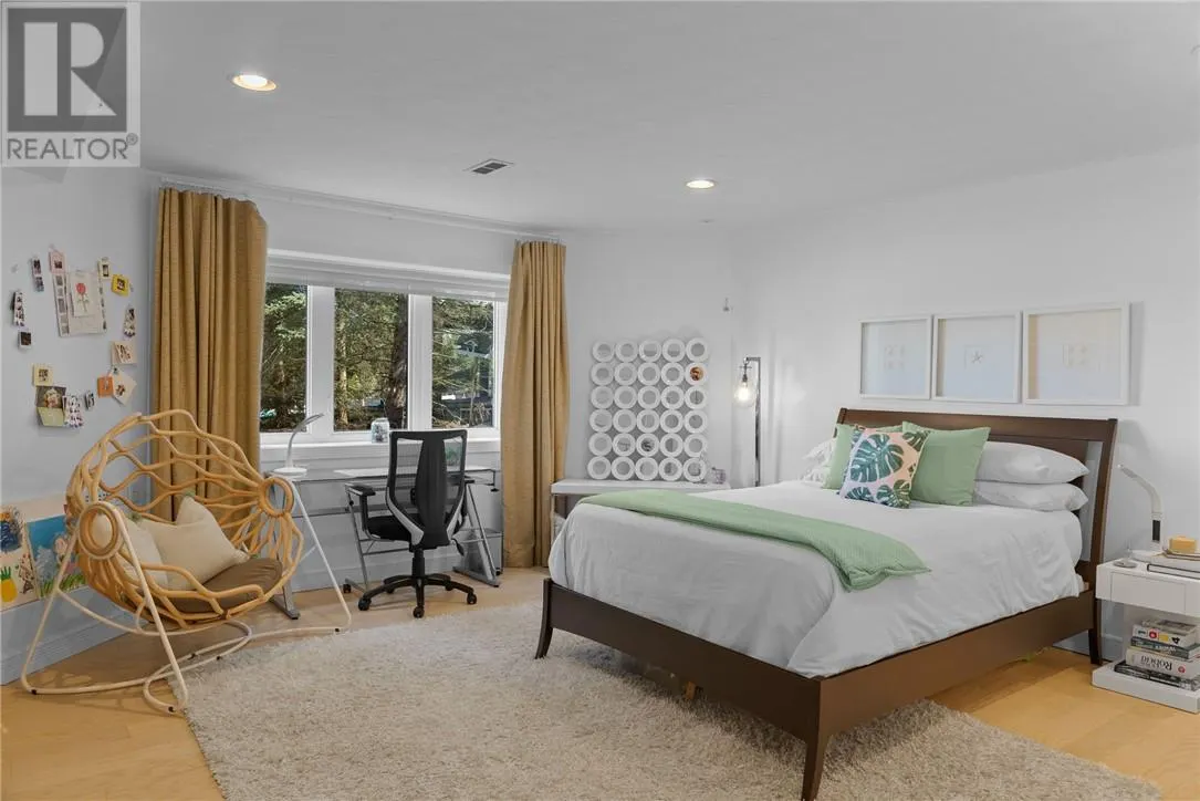 500 Lakepoint Court