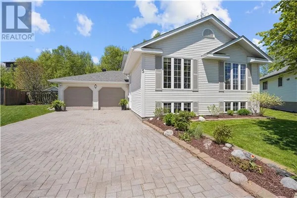 5 Pond Hollow Drive