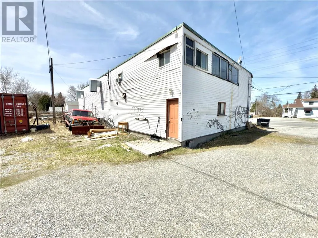 3516 Falconbridge