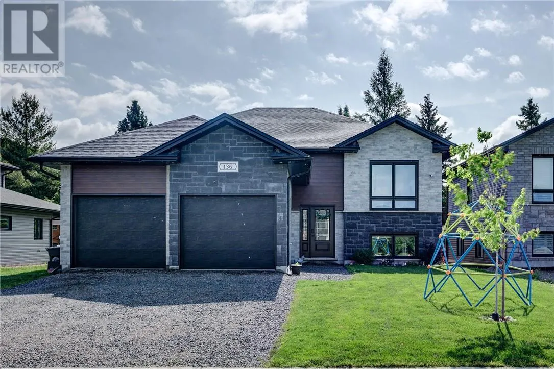 136 Hollybrook Crescent