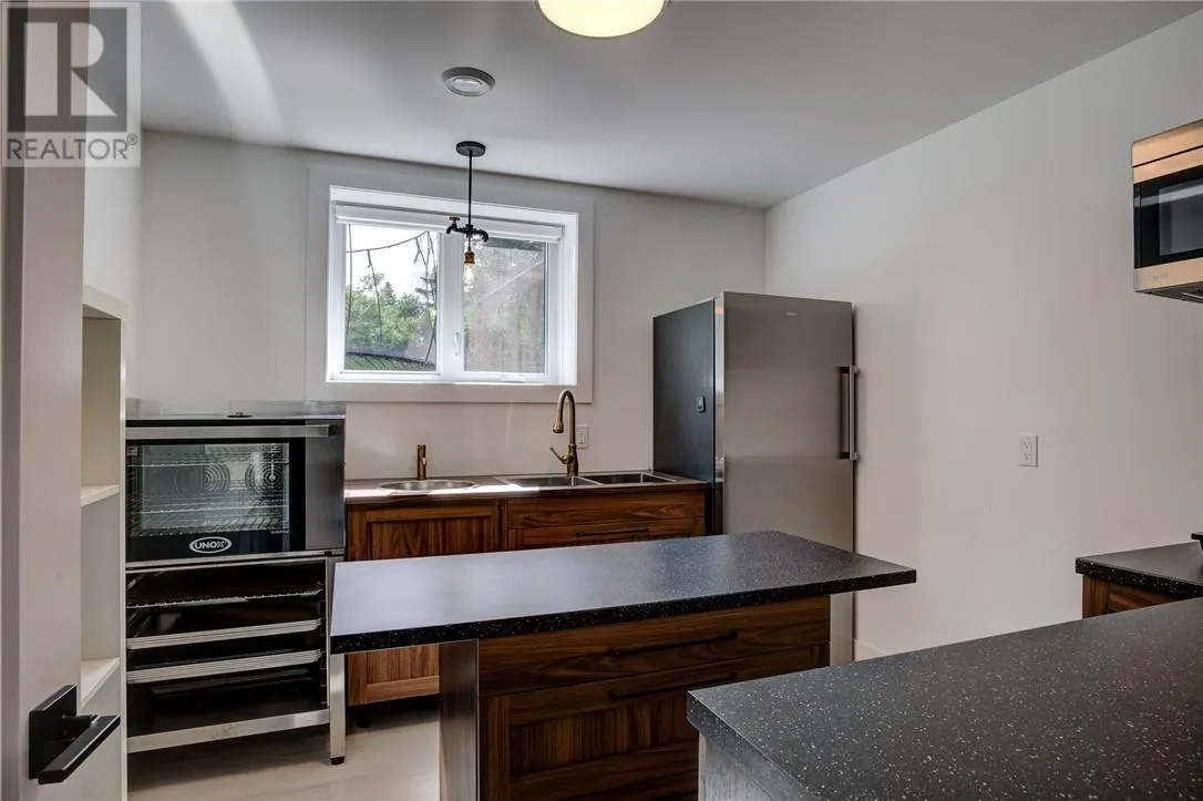 136 Hollybrook Crescent