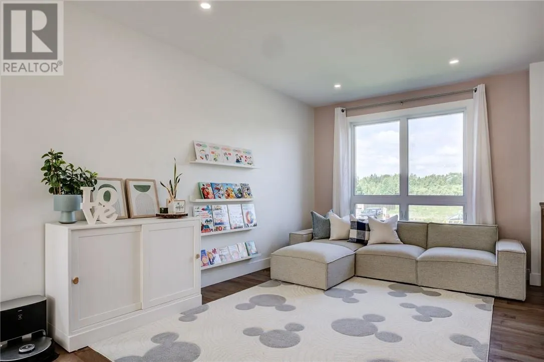136 Hollybrook Crescent