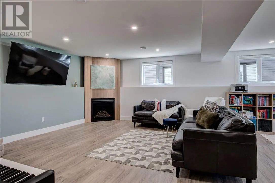 136 Hollybrook Crescent