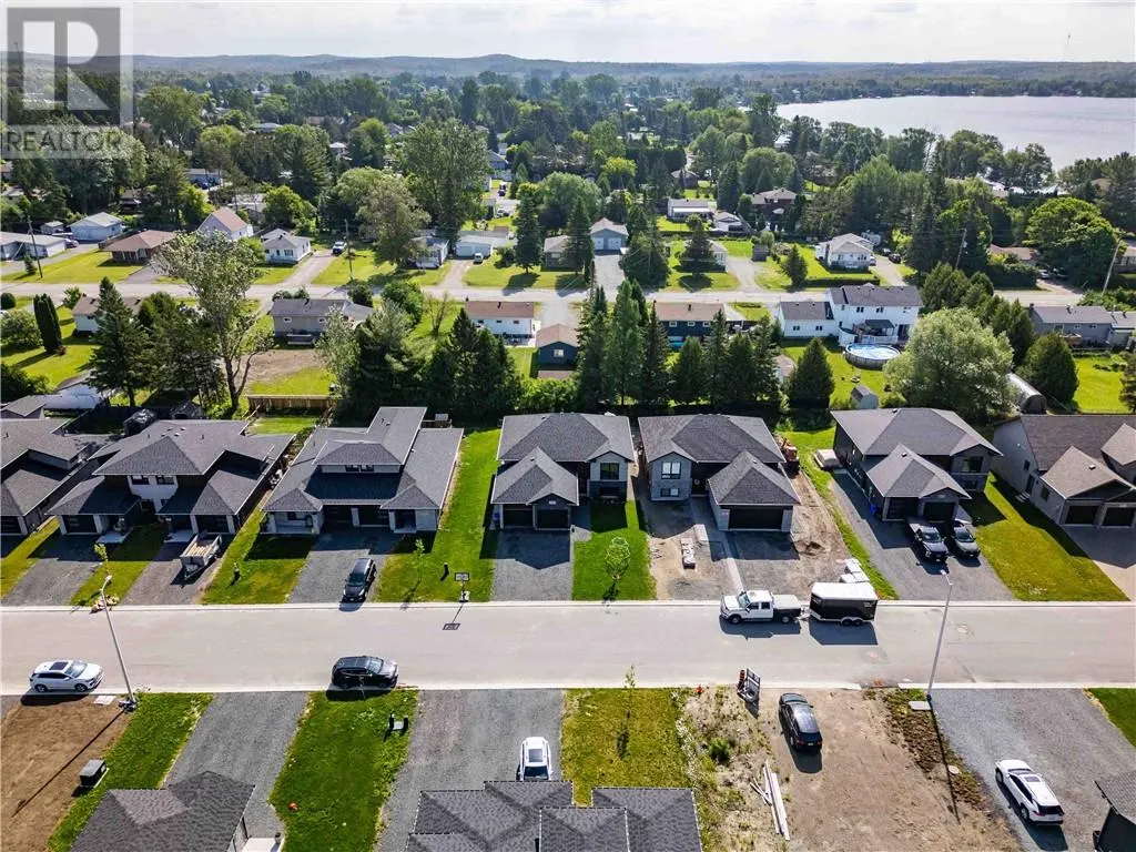 136 Hollybrook Crescent