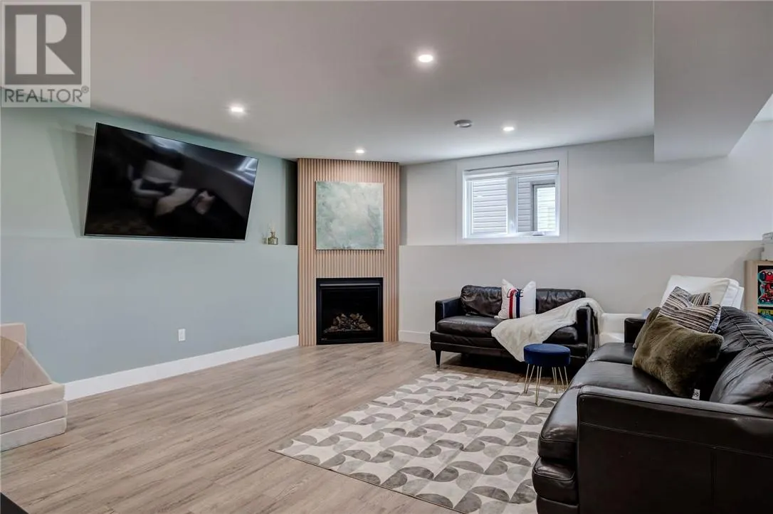 136 Hollybrook Crescent