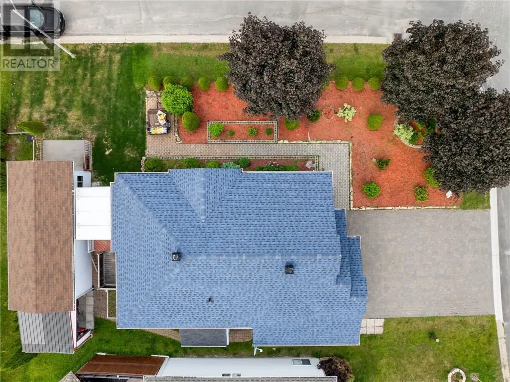 10 Abigail Court