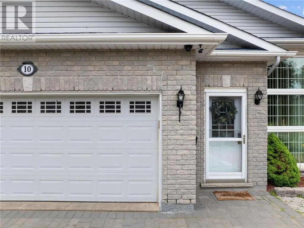10 Abigail Court