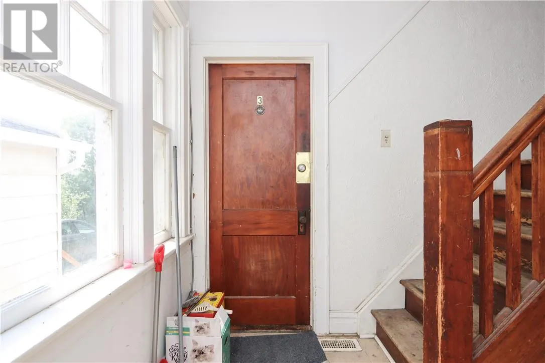 387-389 Antwerp Avenue