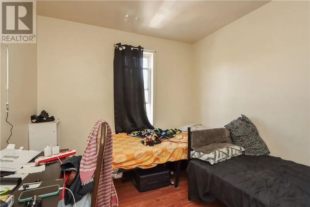 387-389 Antwerp Avenue