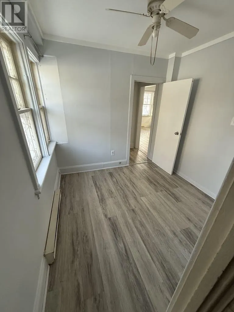 387-389 Antwerp Avenue