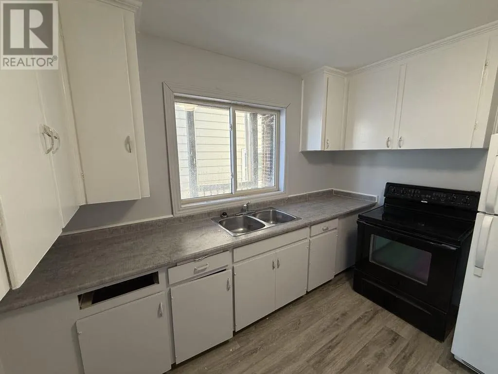 387-389 Antwerp Avenue
