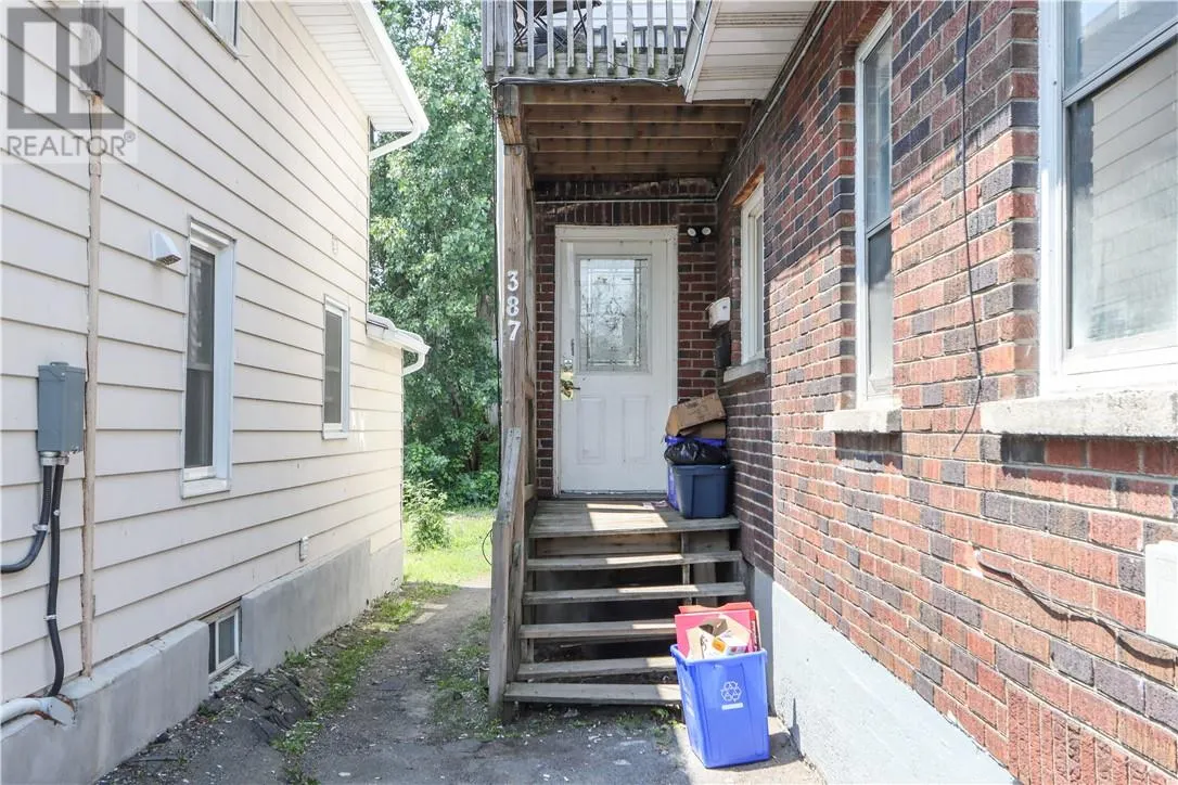 387-389 Antwerp Avenue