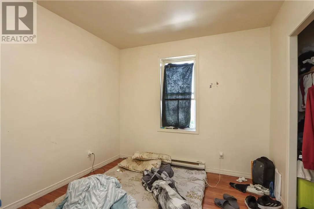 387-389 Antwerp Avenue