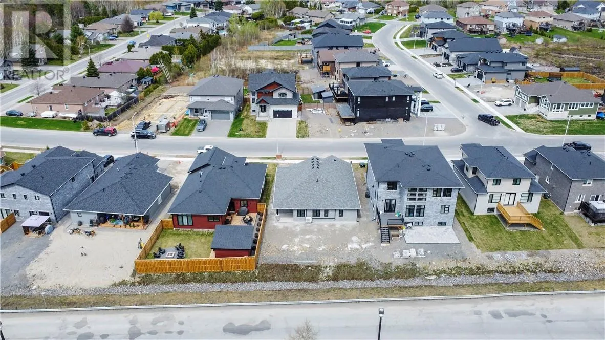 33 Teravista Way