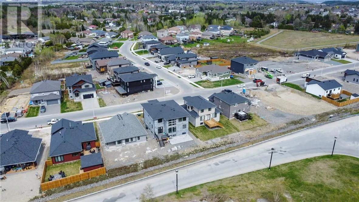 33 Teravista Way
